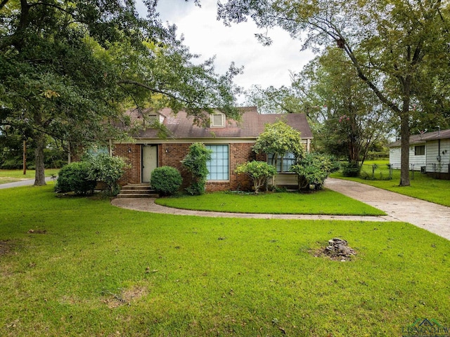 view of front of property with a front yard