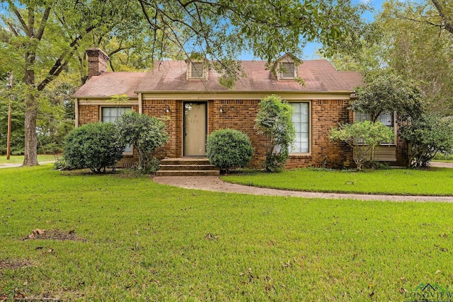 view of front facade with a front yard