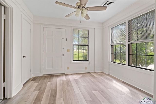 foyer featuring a wealth of natural light, ceiling fan, and light wood-type flooring