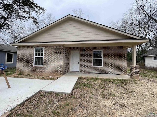 view of front of home featuring a patio