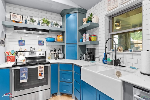 3315 N US Highway 259, Kilgore, TX 75662 - kitchen with open shelves, stainless steel appliances, blue cabinets, a sink, and backsplash