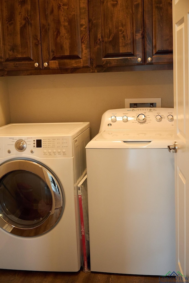 laundry room with cabinets and independent washer and dryer