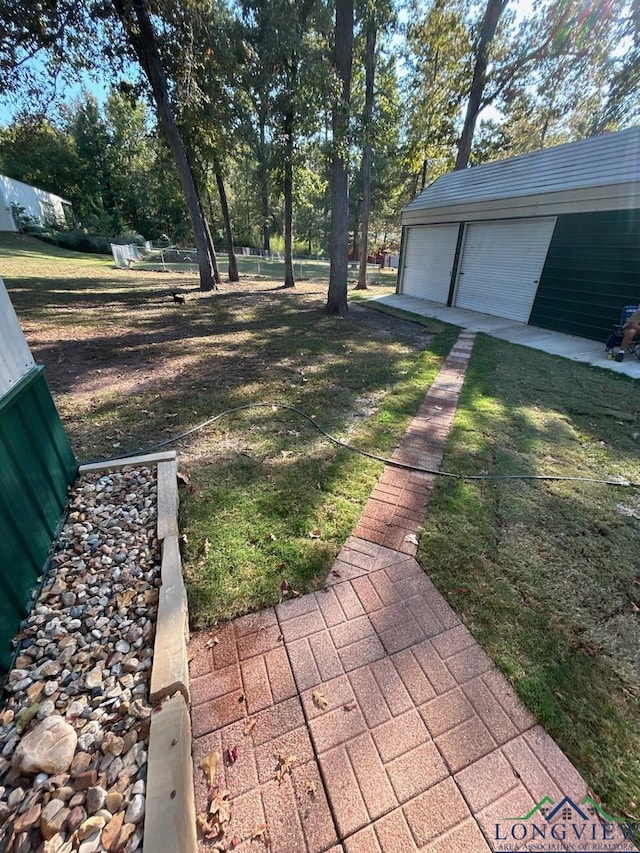 view of yard featuring an outbuilding and a garage