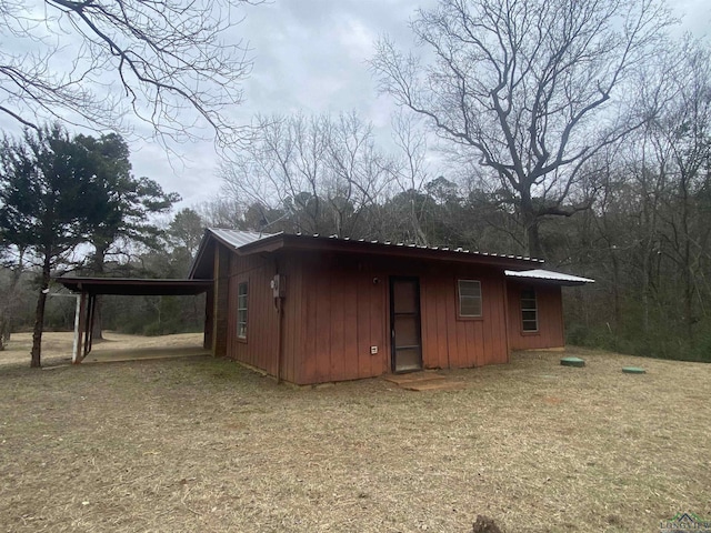 exterior space featuring a yard