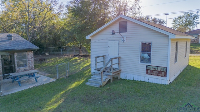 back of house featuring a yard