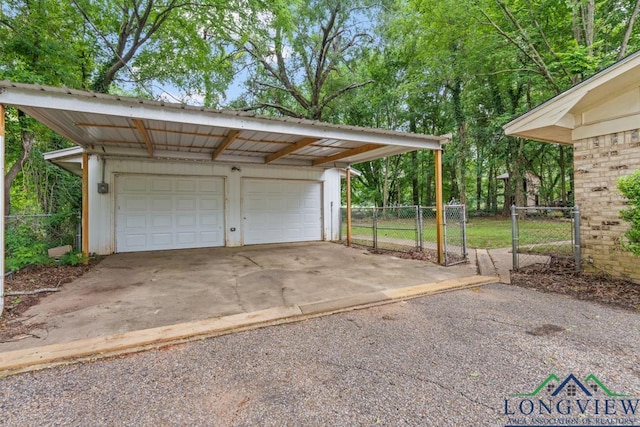 11562 19th Ave, Tyler, TX 75709 - garage with a garage