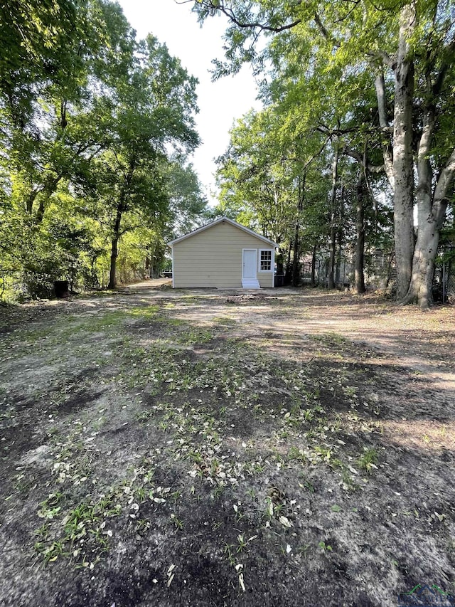 220 Myrle Ave, Longview, TX 75602 - view of yard
