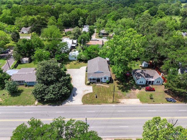 birds eye view of property with a view of trees and a residential view