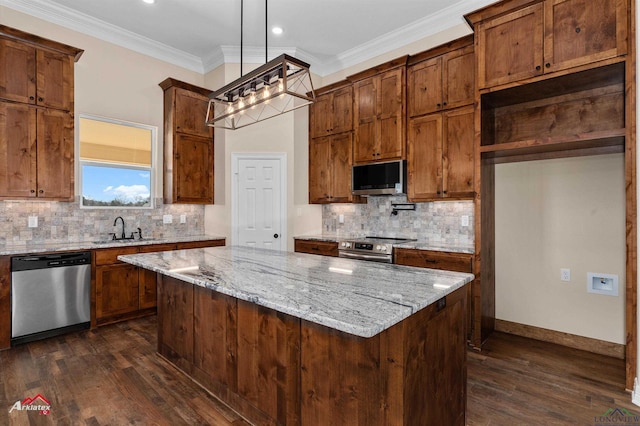 kitchen featuring ornamental molding, a sink, a kitchen island, dark wood finished floors, and appliances with stainless steel finishes