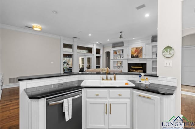 kitchen featuring kitchen peninsula, ornamental molding, sink, dishwasher, and white cabinets