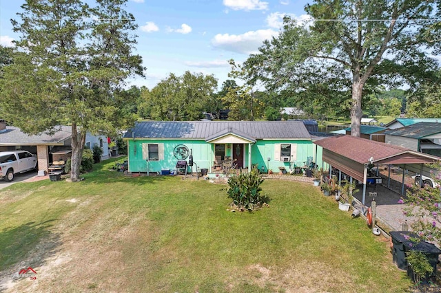 view of front facade featuring a front yard