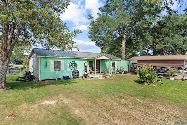 view of front of property with a carport and a front yard