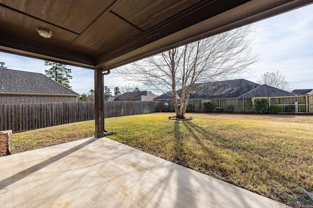 view of yard featuring a patio