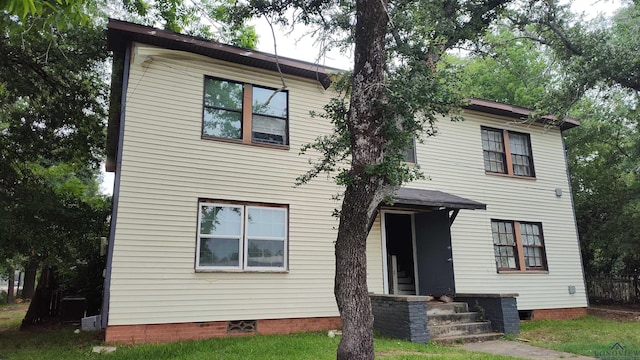 view of front of home with a front yard