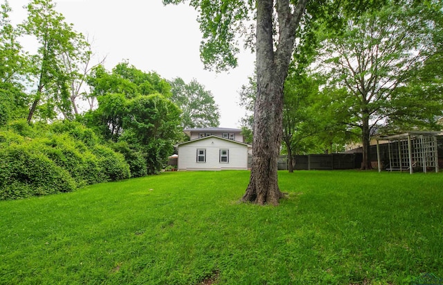 view of yard featuring fence