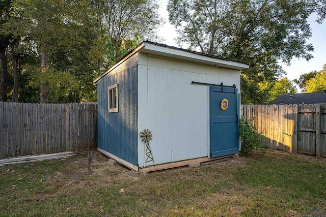 view of outbuilding featuring a yard