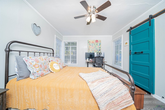 bedroom with ornamental molding, a barn door, and ceiling fan