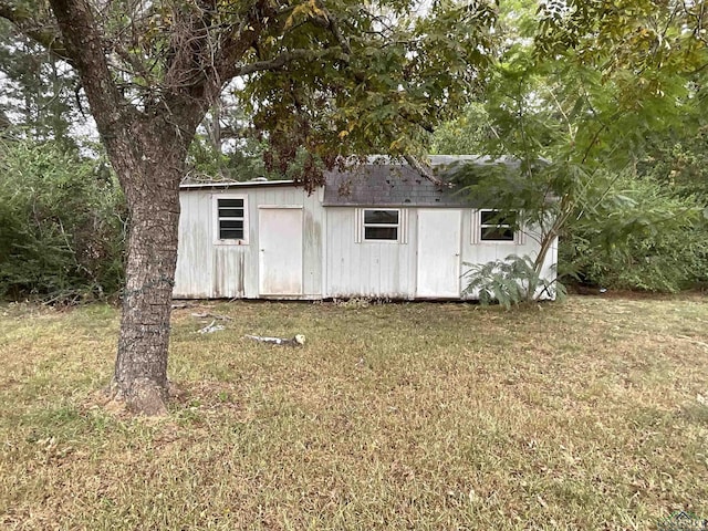 402 Mark Dr, Marshall, TX 75672 - view of outdoor structure featuring a yard