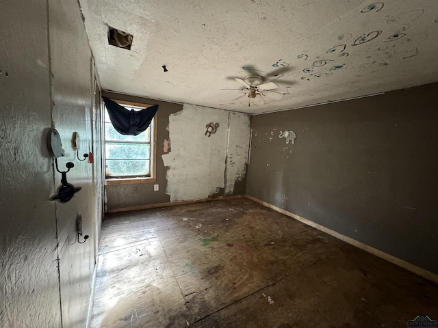 empty room with ceiling fan