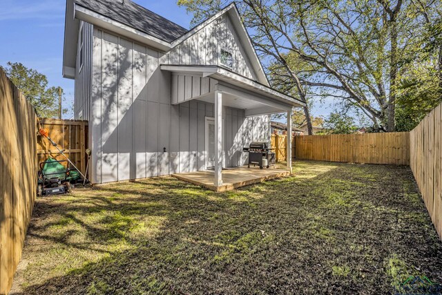 exterior space with a lawn