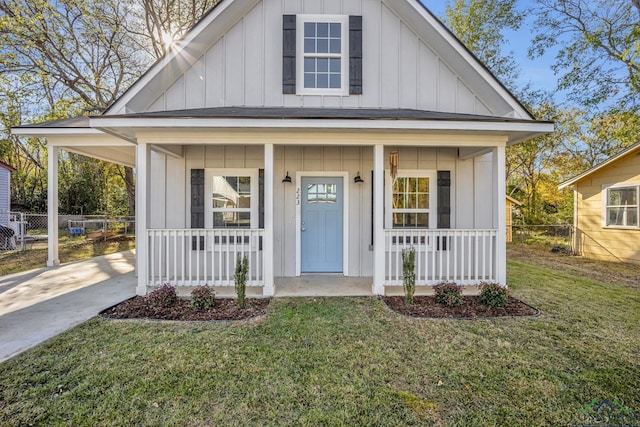 view of front of house featuring a front lawn and a porch