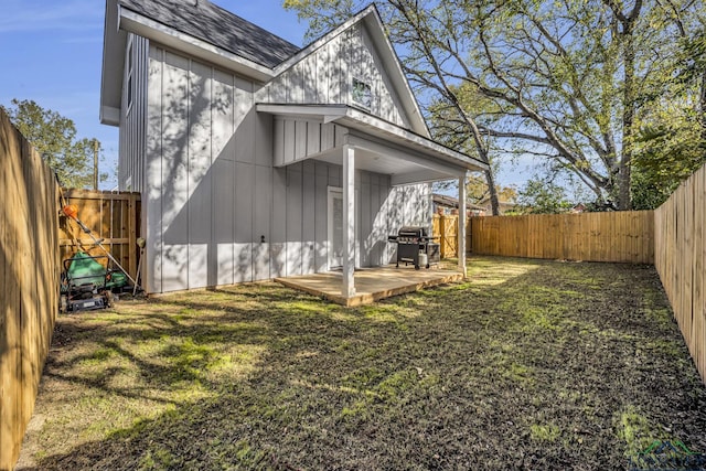 exterior space featuring a lawn