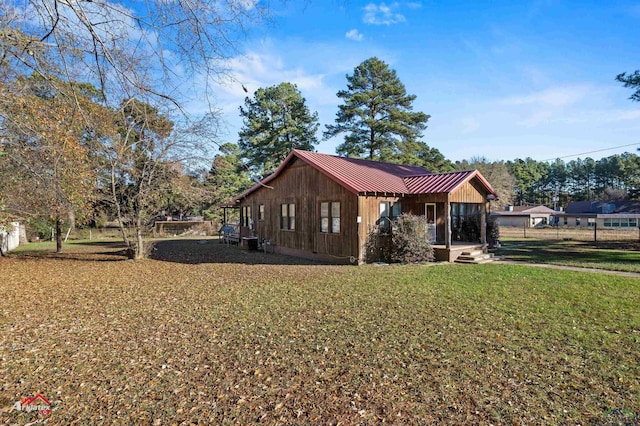 view of front facade with a front lawn