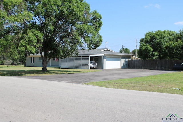 3610 Lakeshore Dr, Weatherford, TX 76087 - single story home with a garage and asphalt driveway