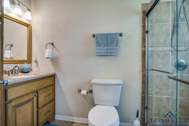 3610 Lakeshore Dr, Weatherford, TX 76087 - bathroom with toilet, vanity, and tiled shower