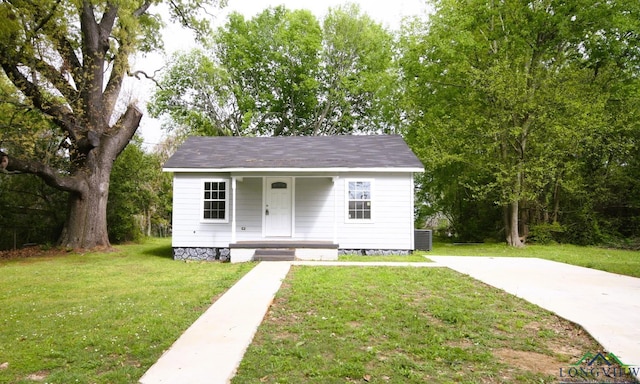 view of front of house featuring central AC unit and a front lawn