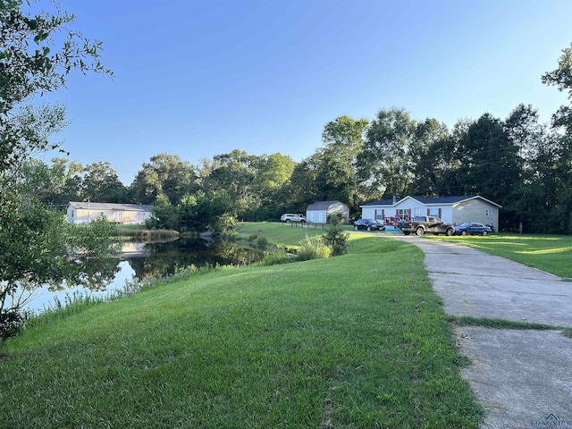 view of yard featuring a water view