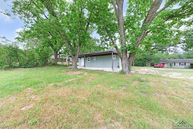 913 Church St, Winnsboro, TX 75494 - view of yard
