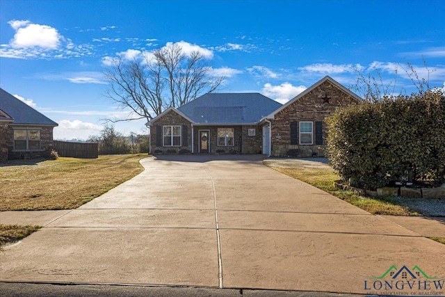 view of front of property with a front yard