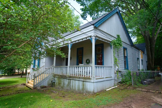 800 E Austin St, Marshall, TX 75670 - view of front of property featuring covered porch