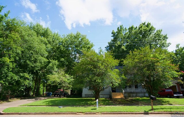 800 E Austin St, Marshall, TX 75670 - view of property's community featuring a yard