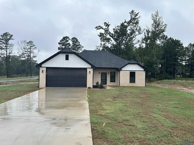 view of front of home featuring a garage and a front yard