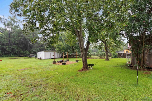 view of yard with a shed