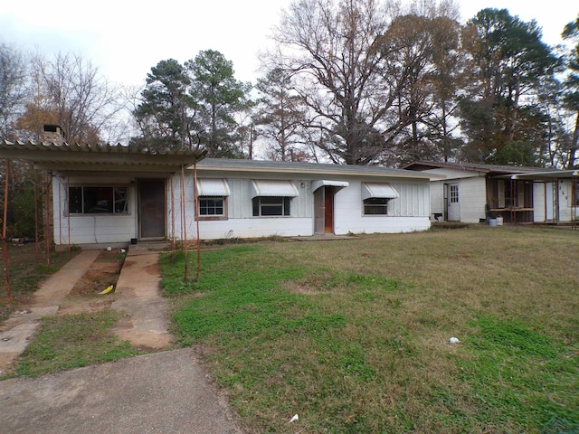 view of front of home with a front yard