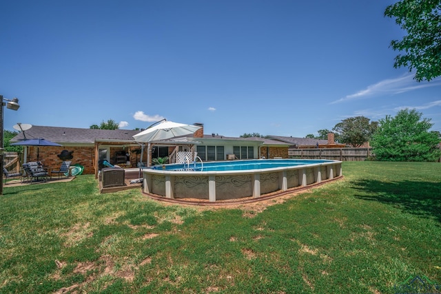 view of pool featuring a yard