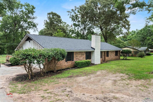 ranch-style home featuring a front yard