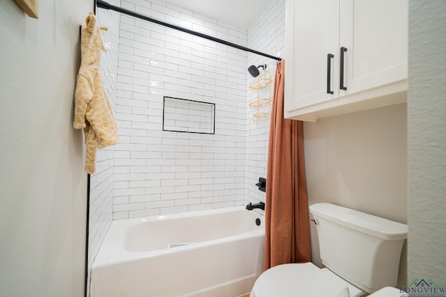 bathroom featuring toilet and shower / tub combo