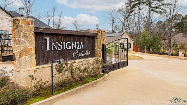 view of community / neighborhood sign