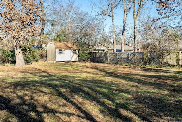 view of yard with a shed