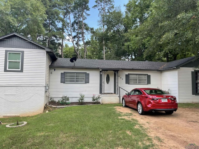 view of front of property with a front yard