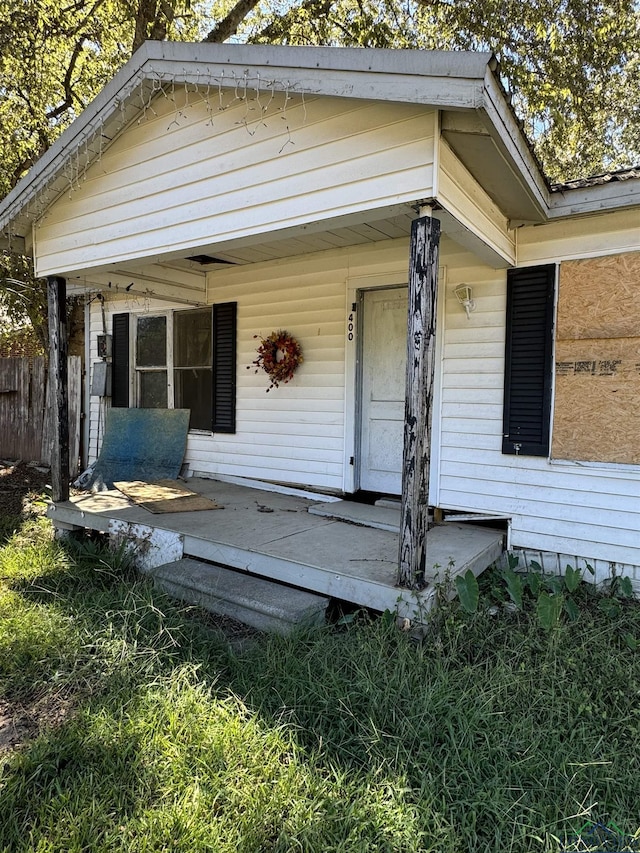 doorway to property with a porch