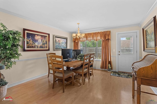 dining room featuring an inviting chandelier, ornamental molding, light wood-style flooring, and baseboards