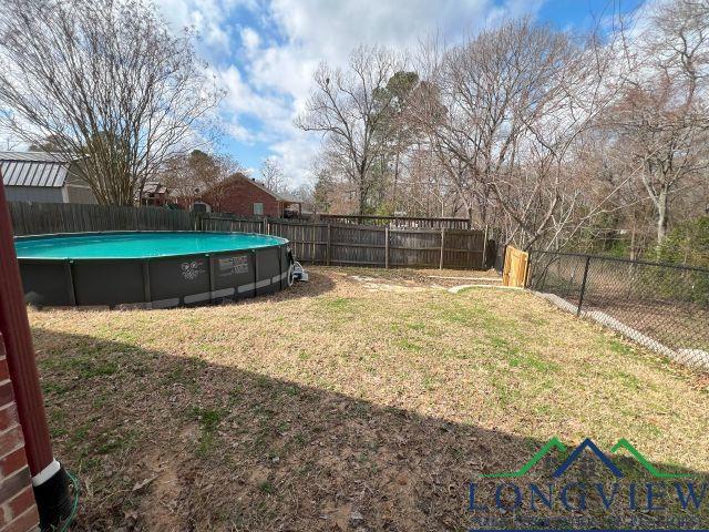 view of yard featuring a fenced in pool