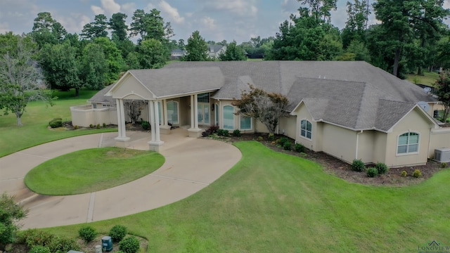 ranch-style home featuring a front lawn