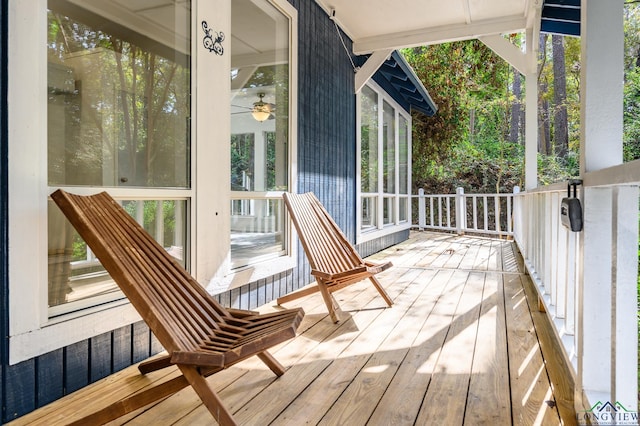 sunroom / solarium featuring ceiling fan