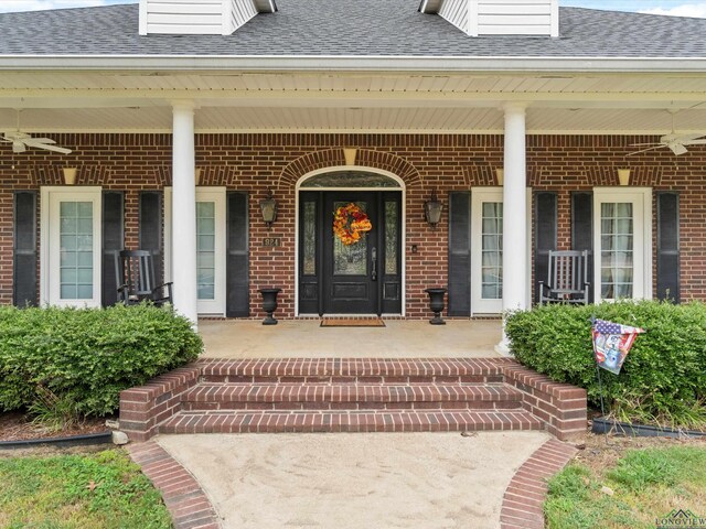 entrance to property featuring covered porch